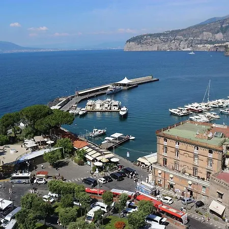 Happy Flat Free Parking סורנטו